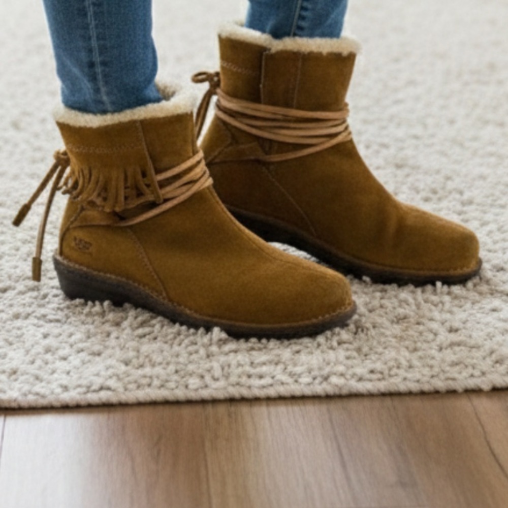 Ugg ankle Boots Gaviota Women 8 structured Rubber Sole Chestnut outdoor winter